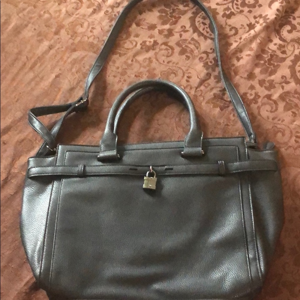 Crossbody bucket tote
